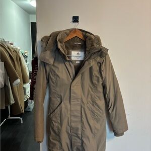 Aritzia Women's Oskar Parka Coat